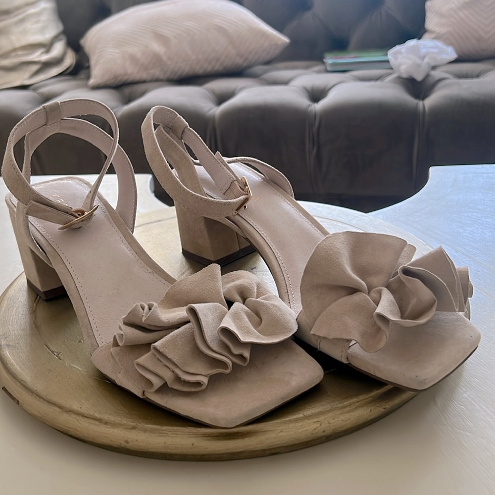 Cecilia New York Heather Suede Ruffle Sandal 7.5 new no box